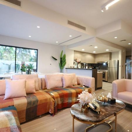 Stunning 4 Bed Villa, Private Pool, Damac Hills Dubai Exteriör bild