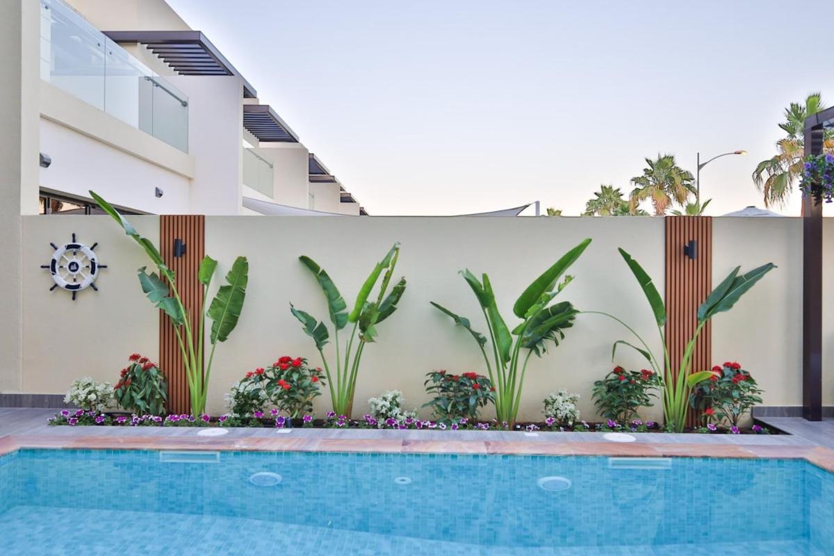 Stunning 4 Bed Villa, Private Pool, Damac Hills Dubai Exteriör bild