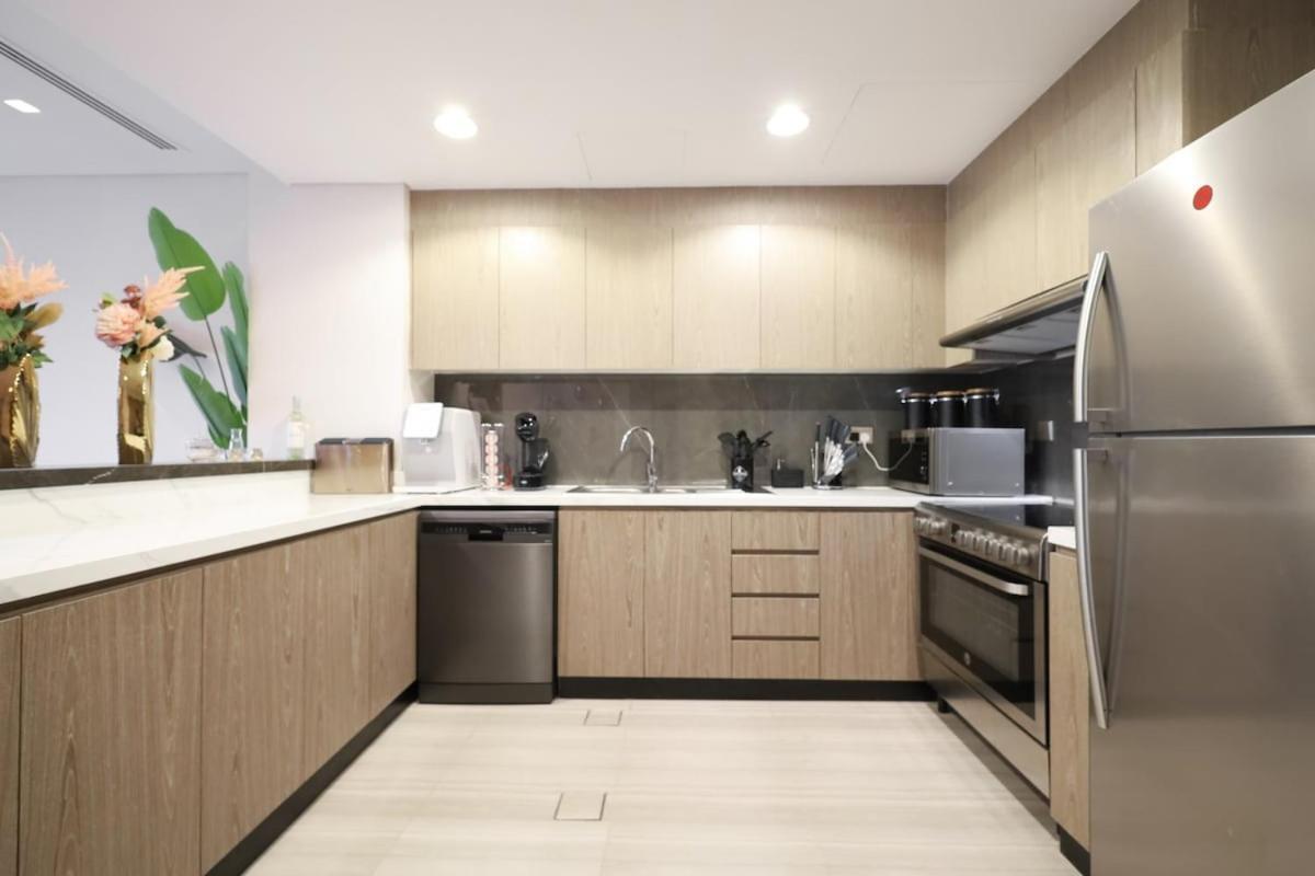 Stunning 4 Bed Villa, Private Pool, Damac Hills Dubai Exteriör bild