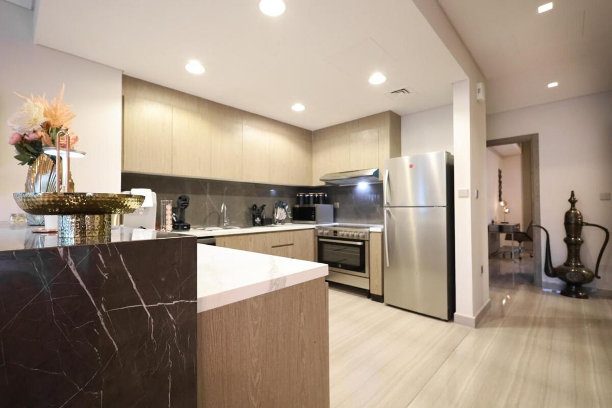 Stunning 4 Bed Villa, Private Pool, Damac Hills Dubai Exteriör bild