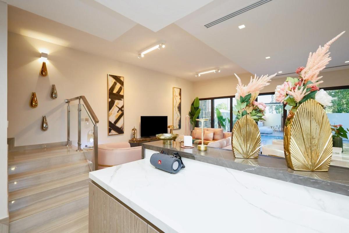 Stunning 4 Bed Villa, Private Pool, Damac Hills Dubai Exteriör bild