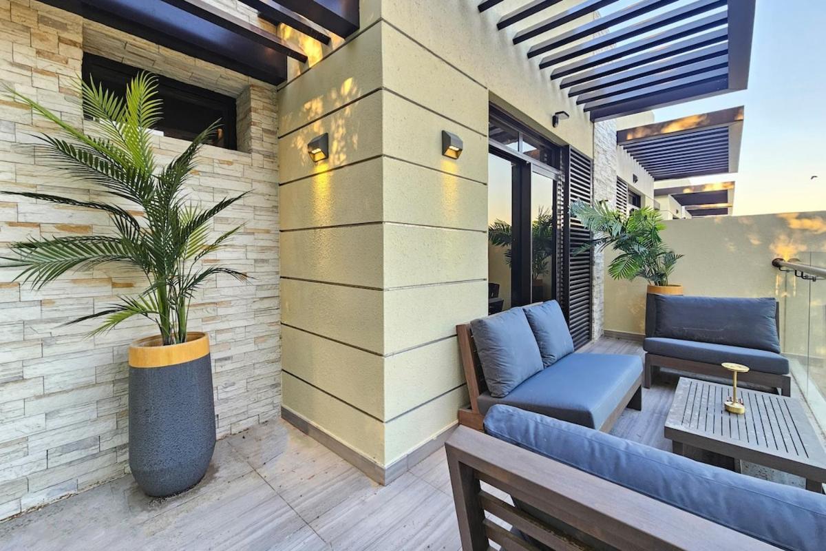 Stunning 4 Bed Villa, Private Pool, Damac Hills Dubai Exteriör bild