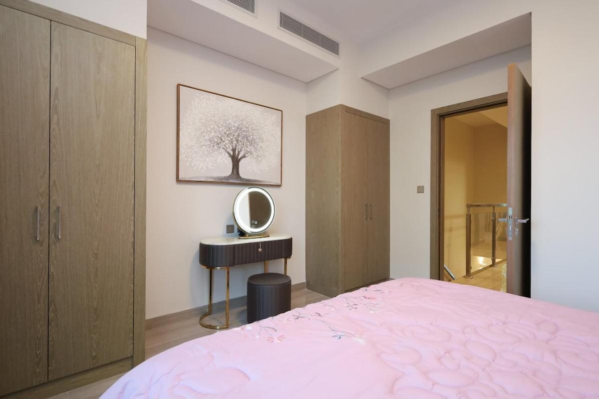 Stunning 4 Bed Villa, Private Pool, Damac Hills Dubai Exteriör bild