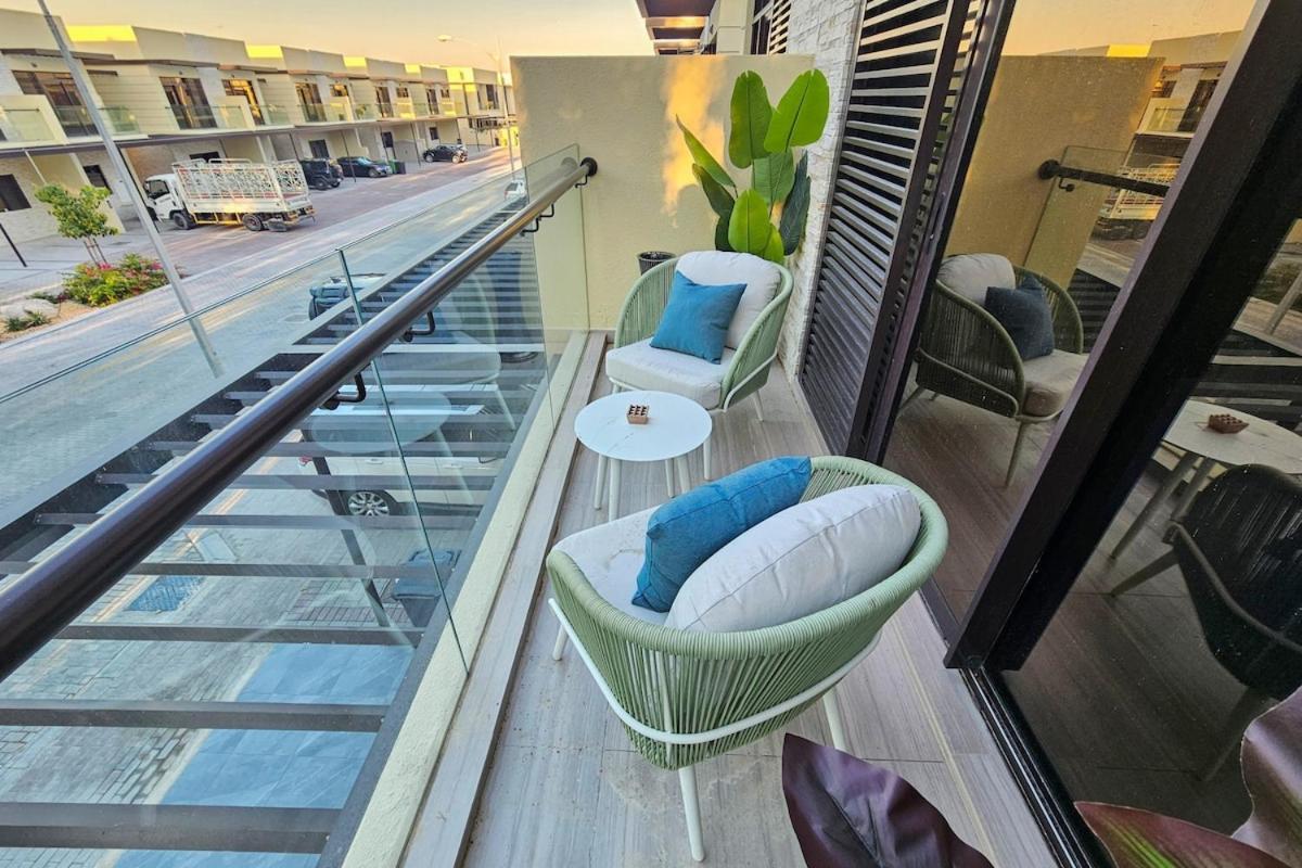 Stunning 4 Bed Villa, Private Pool, Damac Hills Dubai Exteriör bild