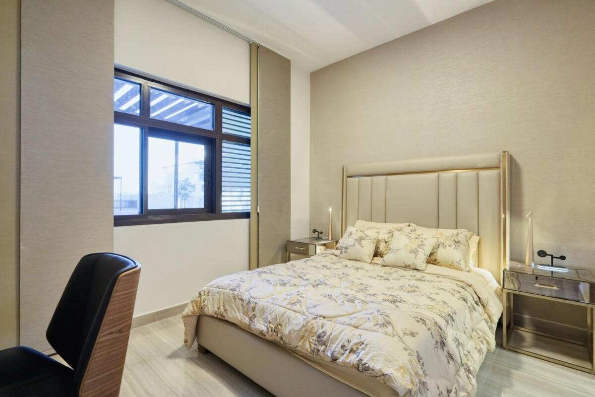 Stunning 4 Bed Villa, Private Pool, Damac Hills Dubai Exteriör bild