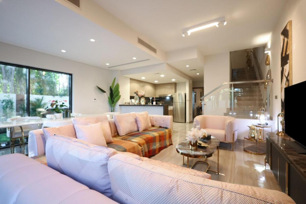 Stunning 4 Bed Villa, Private Pool, Damac Hills Dubai Exteriör bild