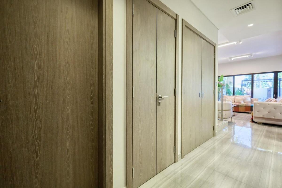 Stunning 4 Bed Villa, Private Pool, Damac Hills Dubai Exteriör bild