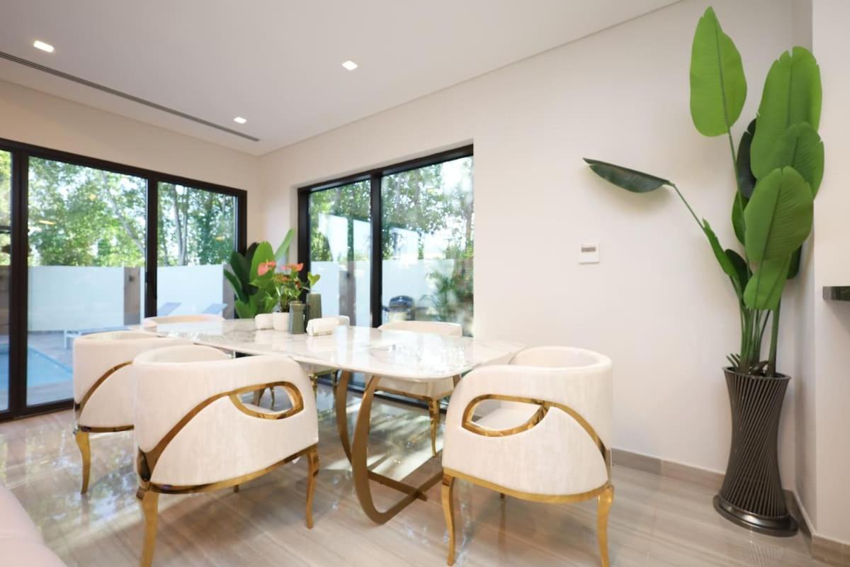 Stunning 4 Bed Villa, Private Pool, Damac Hills Dubai Exteriör bild