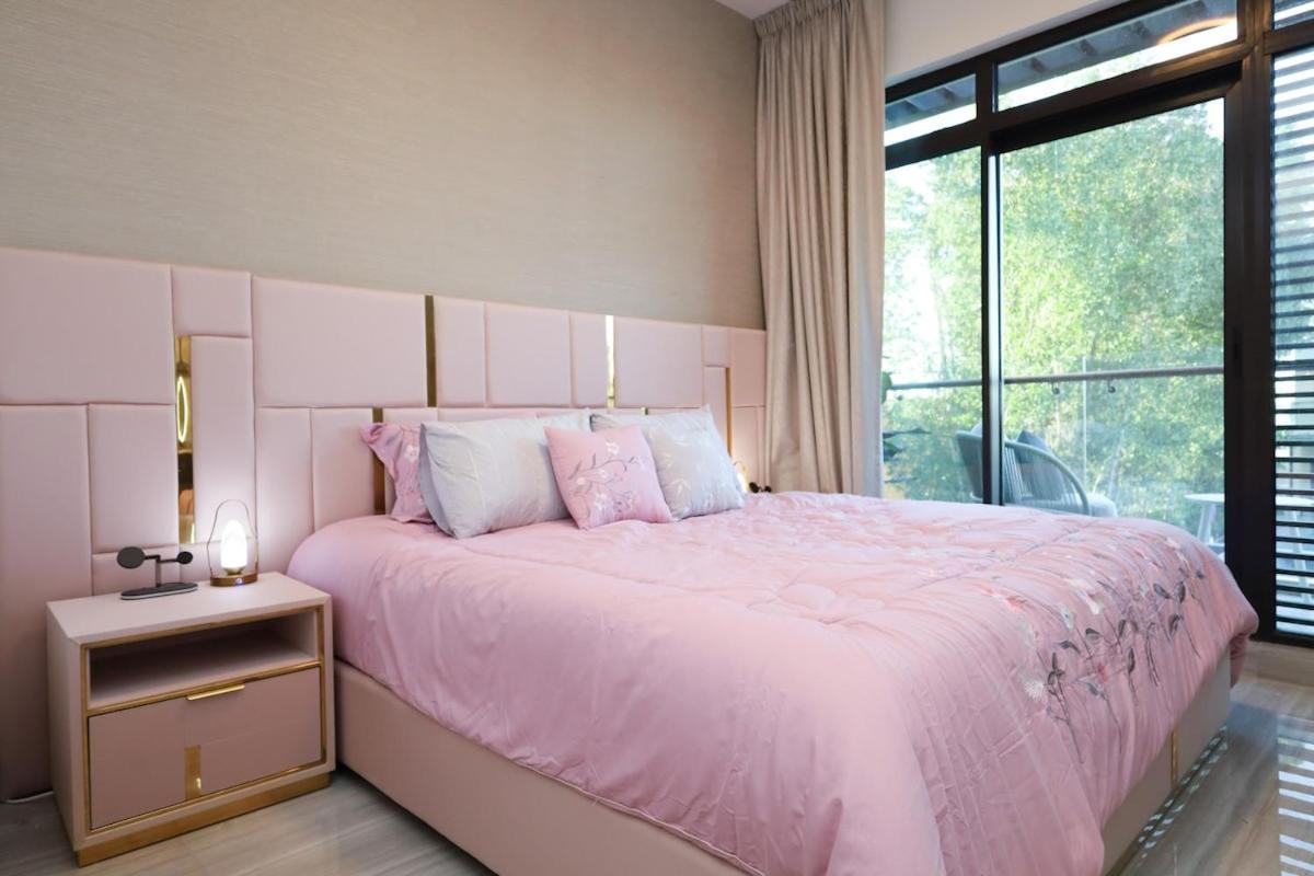 Stunning 4 Bed Villa, Private Pool, Damac Hills Dubai Exteriör bild
