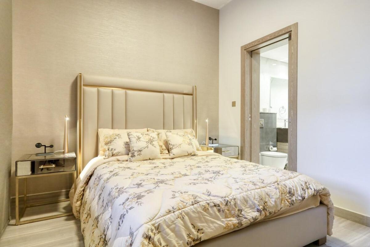 Stunning 4 Bed Villa, Private Pool, Damac Hills Dubai Exteriör bild