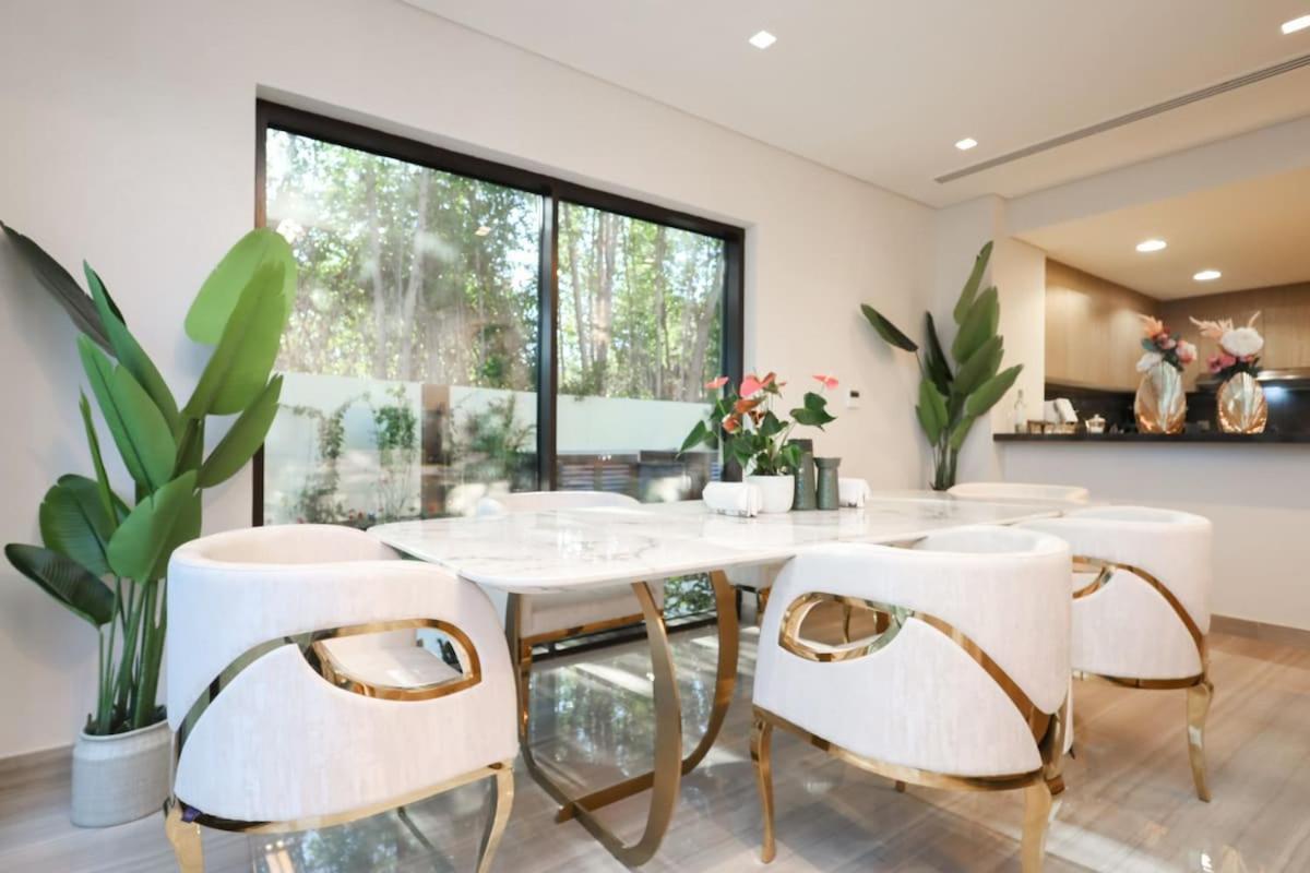 Stunning 4 Bed Villa, Private Pool, Damac Hills Dubai Exteriör bild